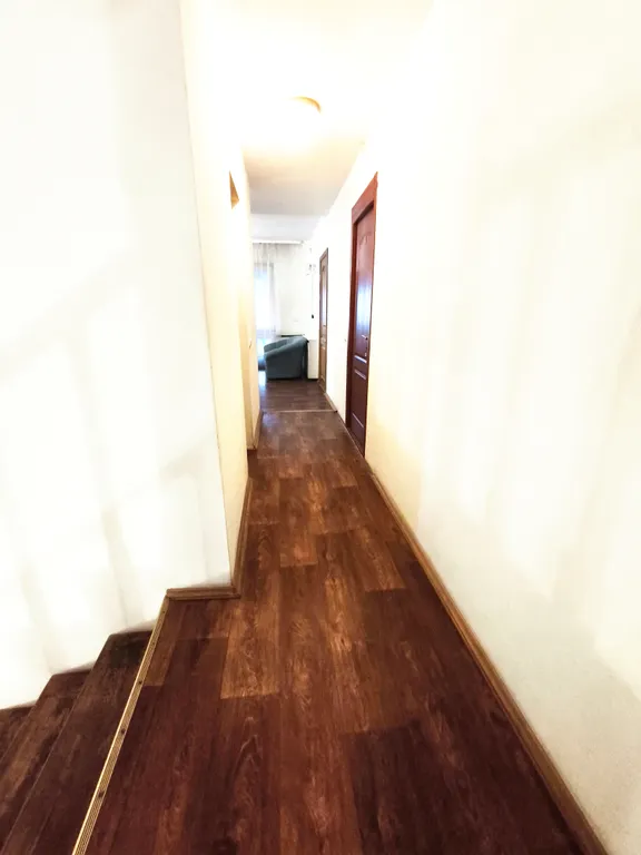 Трёхместный номер в центре, метро Немига, Дворец спорта.