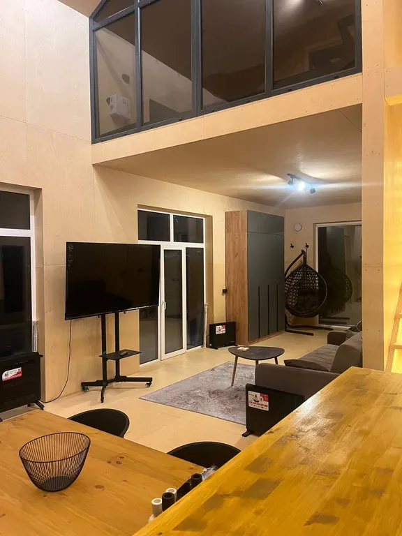 Барнхаус на берегу реки Кундыш