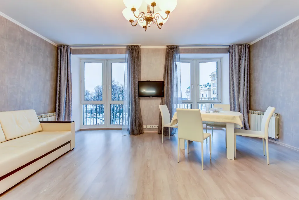 Большая 3-комнатная квартира с видом на Неву и корабли Центр города