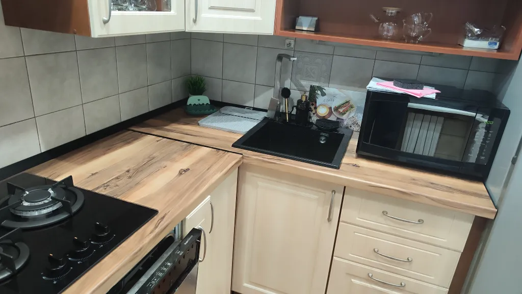 Квартира в самом центре, с огороженной парковкой.