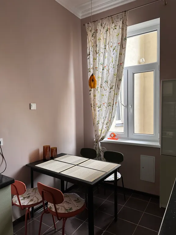 Великолепная большая историческая квартира