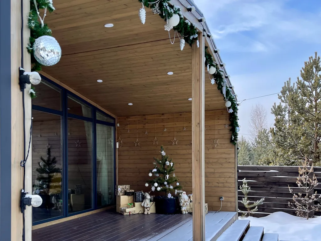 Уютный светлый дом с панорамным остеклением и банным чаном