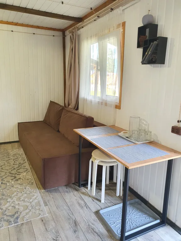 Домик с терассой и красивым видом на горы