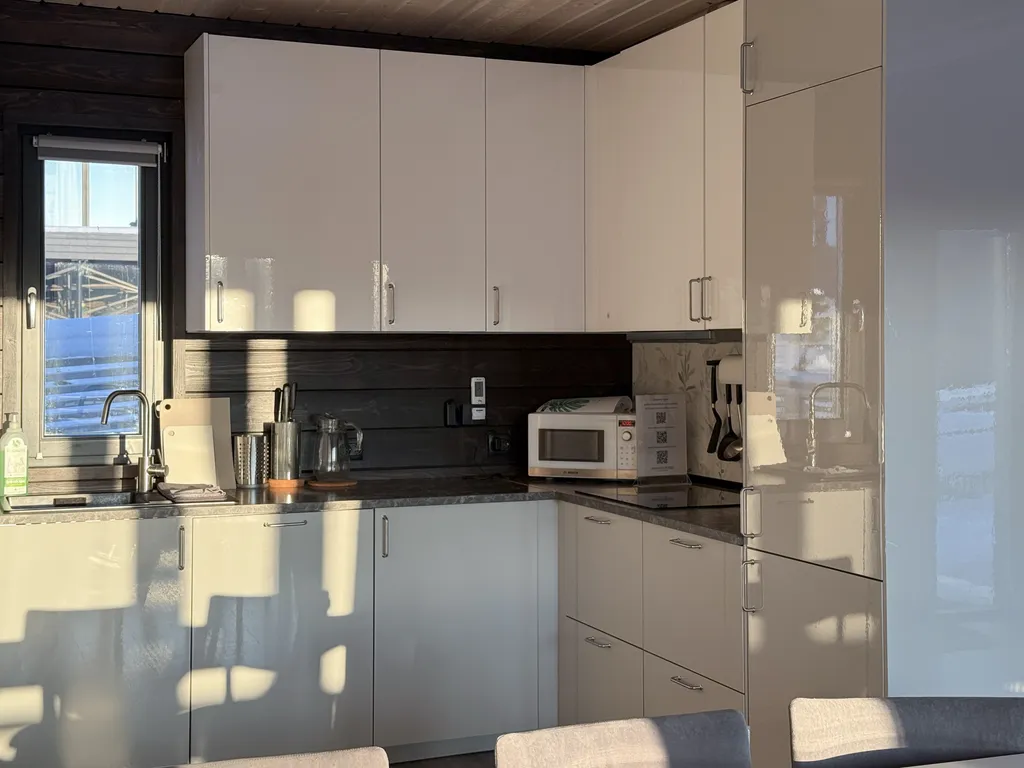 Коттедж Дом на 3 спальни с камином — Стеклянный