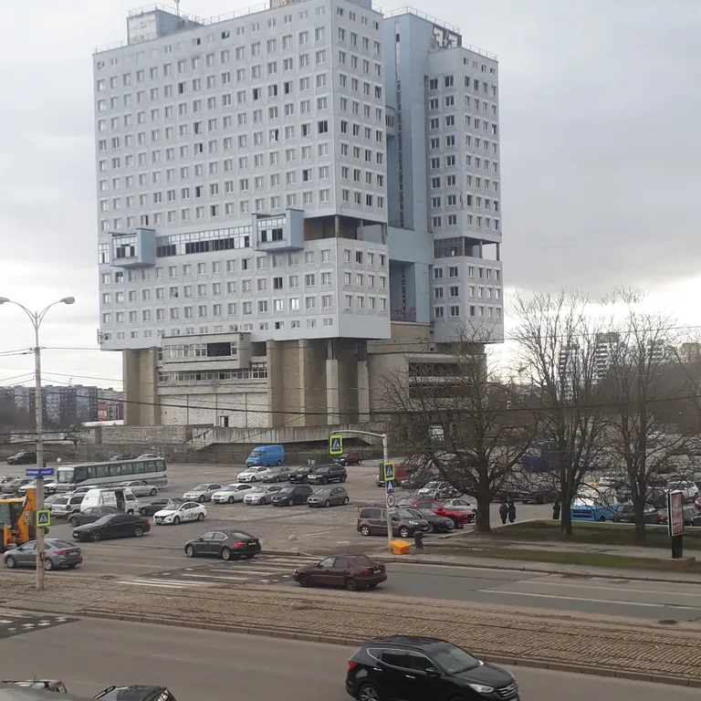 Рядом с гостиницей Калининград