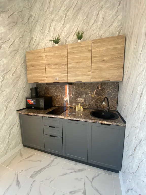 Загородный дом в черте города с озером