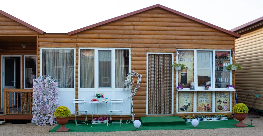 Деревянные домики у Черного моря