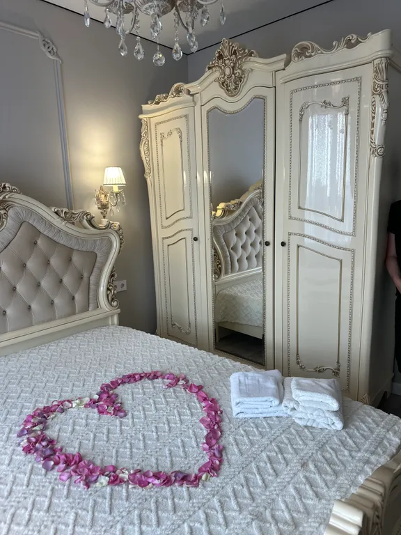 Уютная квартира в новом комплексе с дизайнерским ремонтом