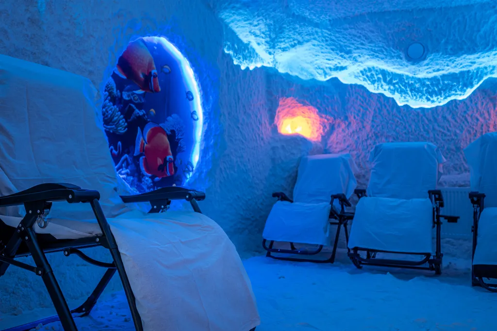 Коттедж в лесу с бассейном