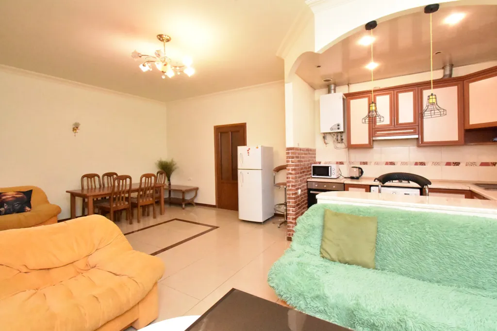 Квартира у площади Республики