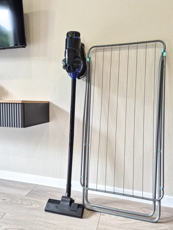 Студия с видом на лес и горы