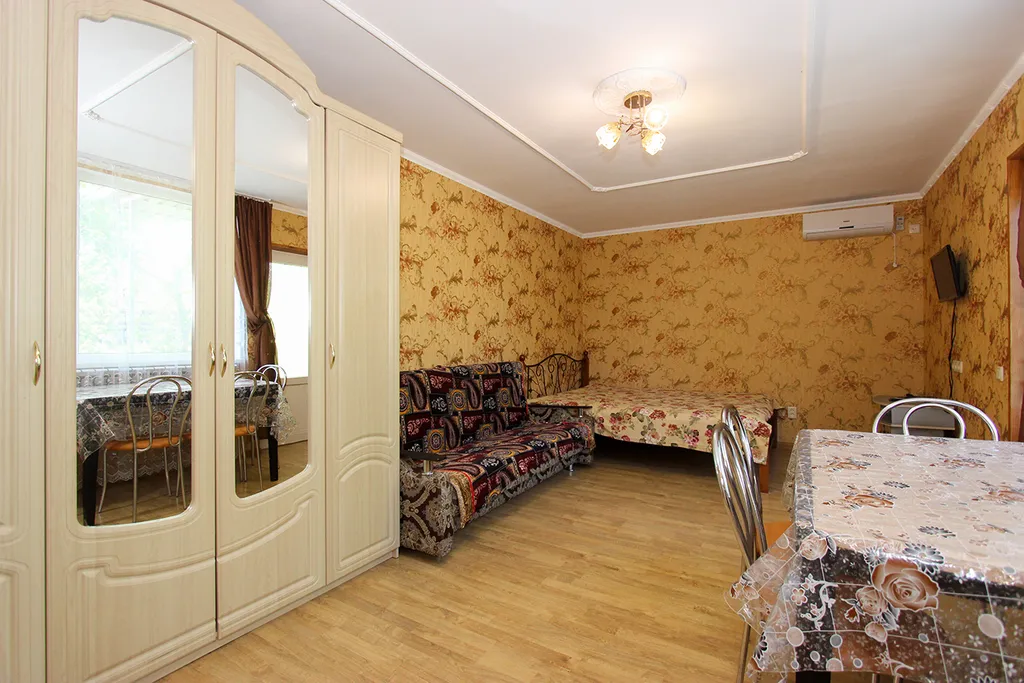 Уютный дом 2 этажа в центре Феодосии