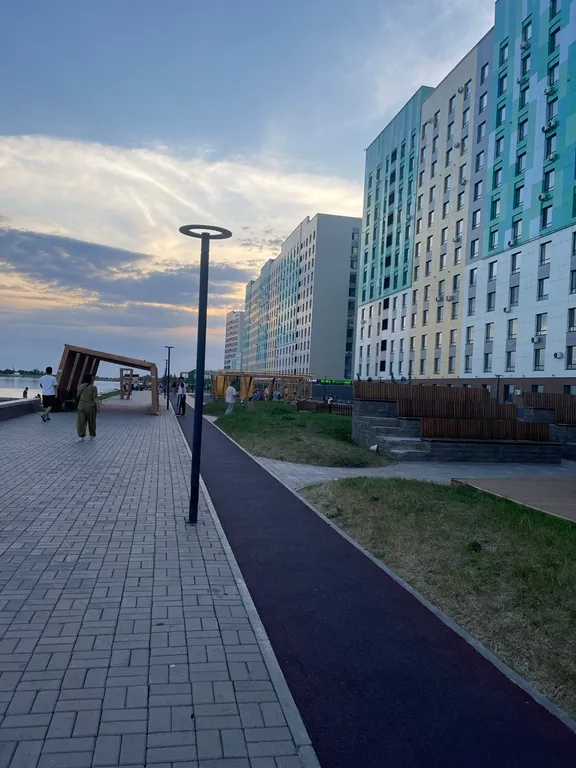 Современная квартира у набережной