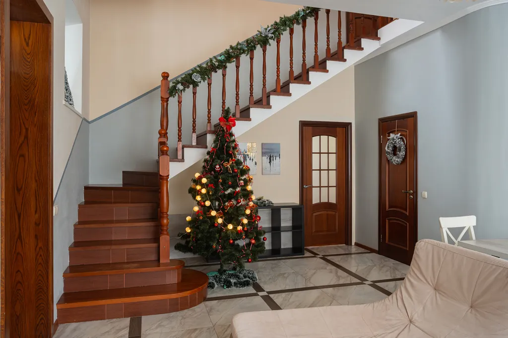 Таун-хаус в современном районе частной застройки