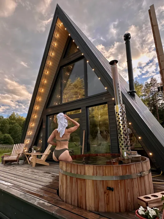 Большой уединенный A-frame в лесу с горячей купелью Фурако