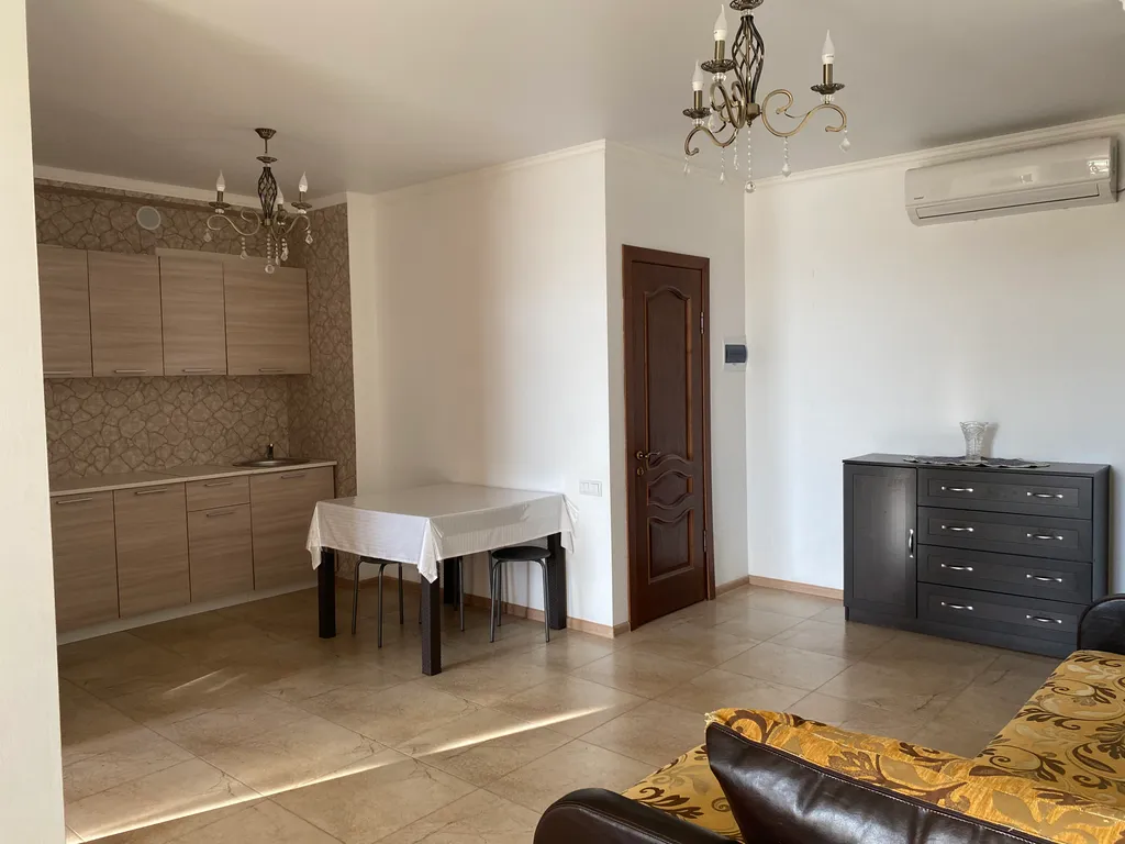 Дом в живописной деревне у моря с бассейном