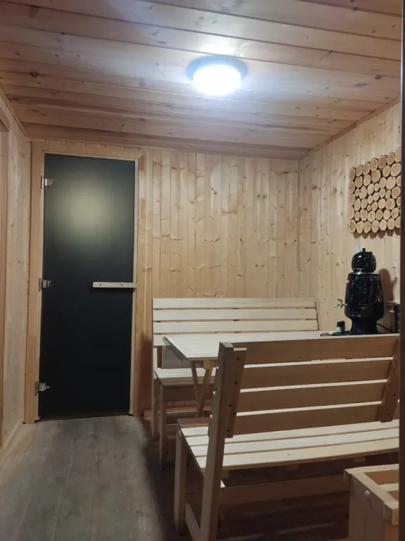 Домик, чан, баня в сосновом лесу, закрытая территория