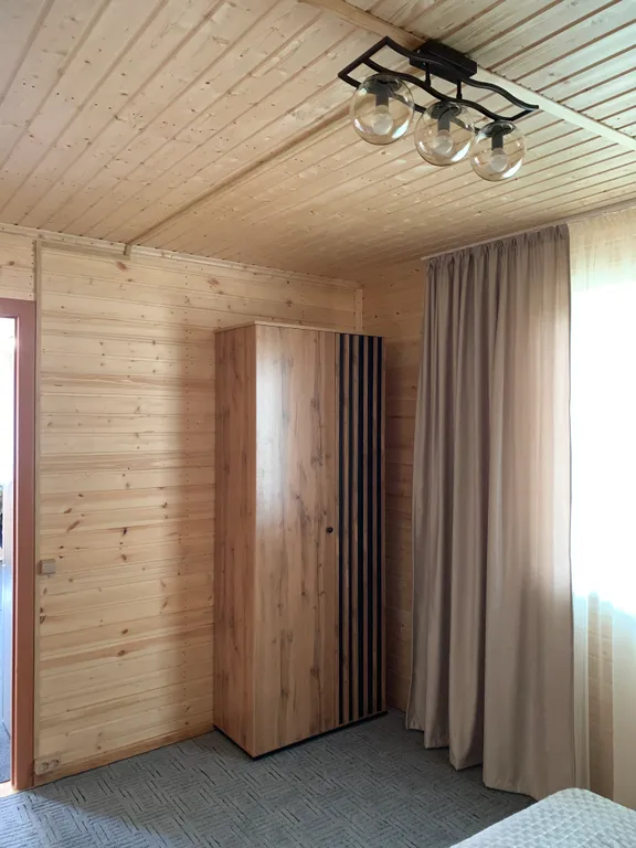 Домик у озера