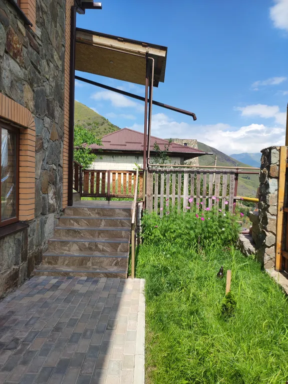 Коттедж с видом на горы и горную речку