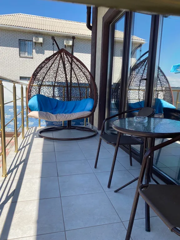 Двухместный люкс с парящей кроватью и балконом