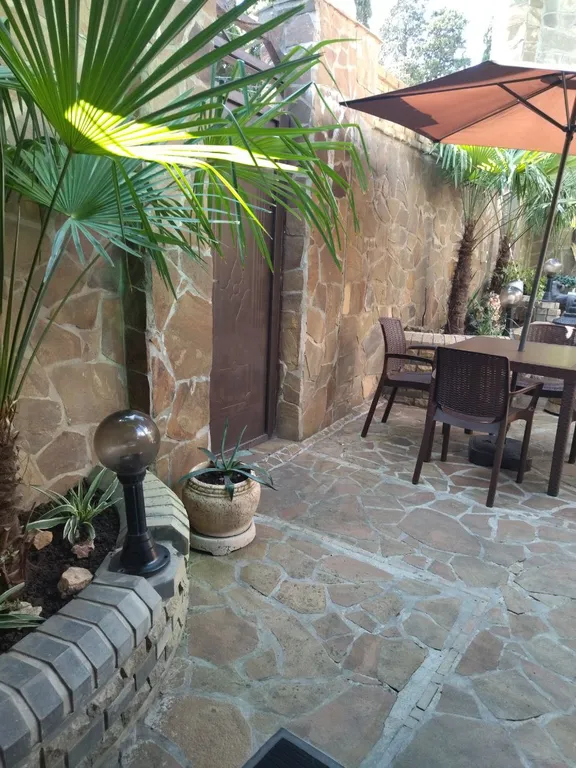 Двухуровневая квартира в центре с красивым внутренним двориком