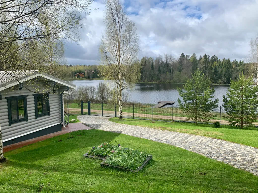 Дом-студия на берегу озера