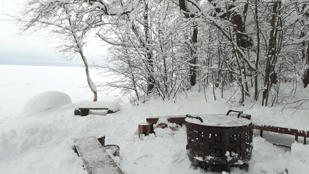 Дом-баня на берегу озера