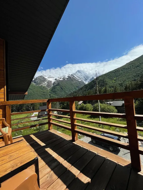 Уютная студия люкс с панорамными окнами с видом на горы