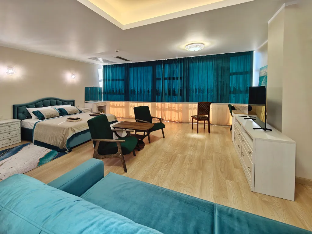 Видовая квартира-студия в Золотой Бухте