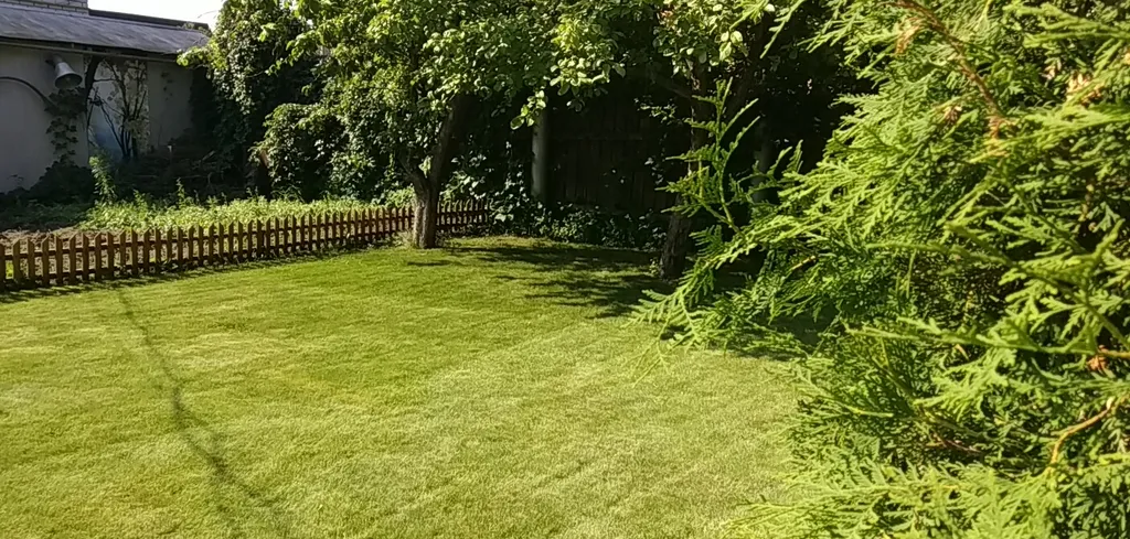 Уютный дом в черте города Осташков на берегу озера Селигер