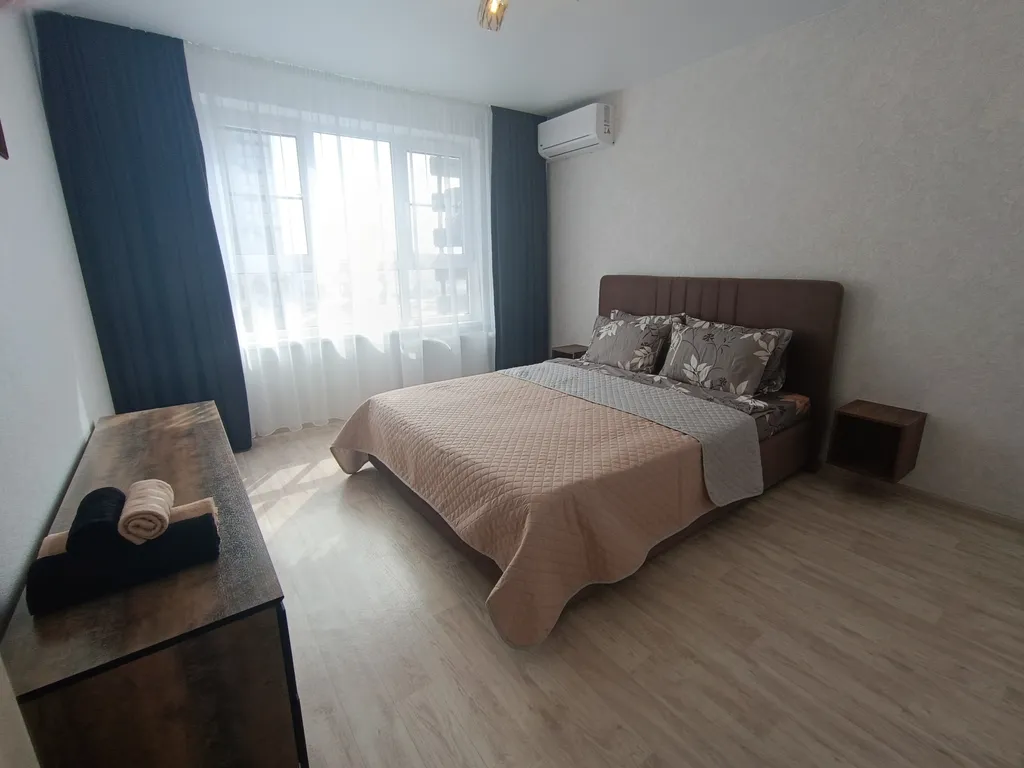 Новая квартира с видом на бухту, Маркхотскийй хребет и гору Колдун