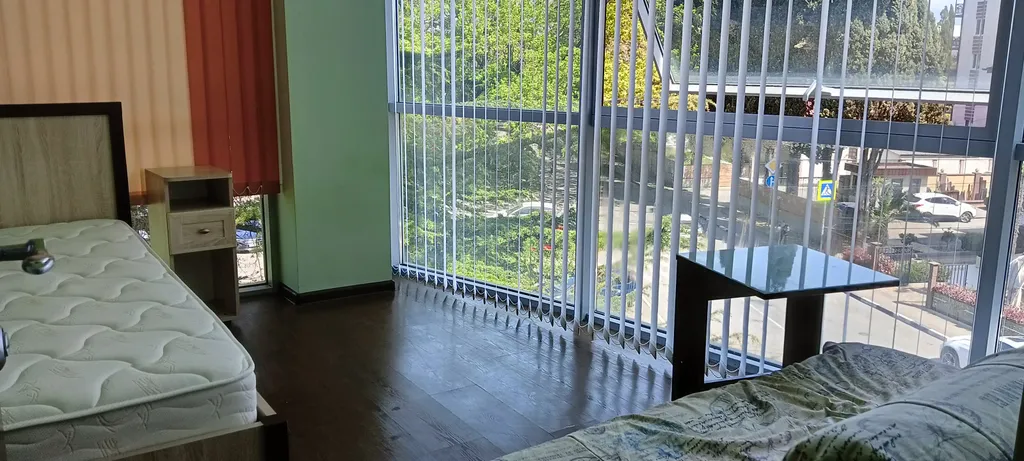 Трехкомнатная с балконом