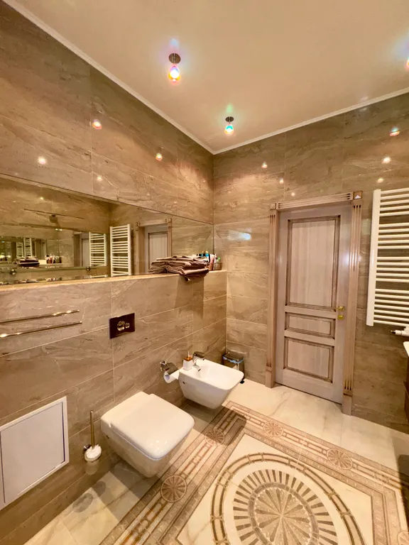 Квартира с открытой террасой и видом на озеро