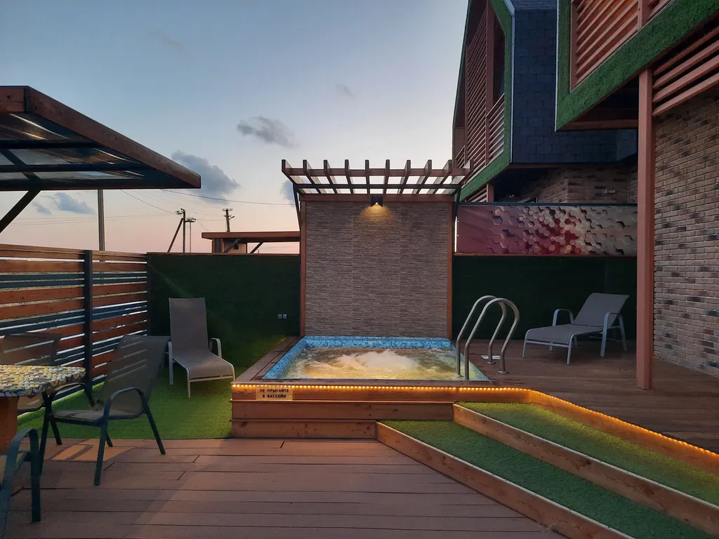 Дом с минибассейном