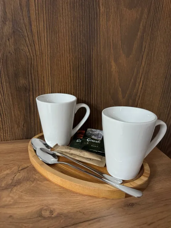 Люкс с балконом и видом на горы и лес