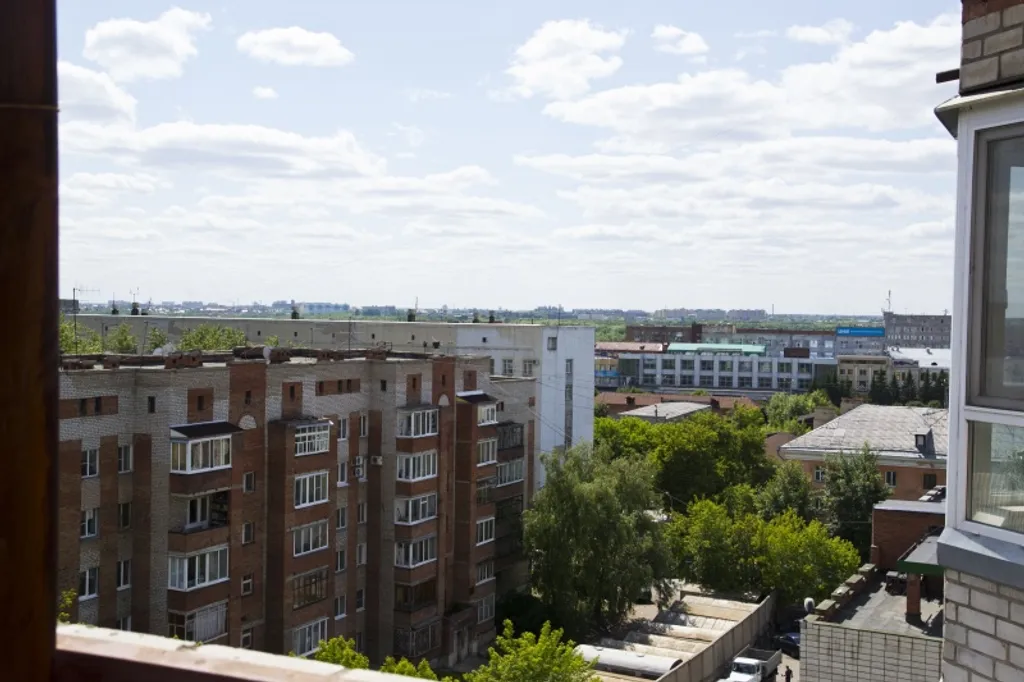 Студия с яркой кухней