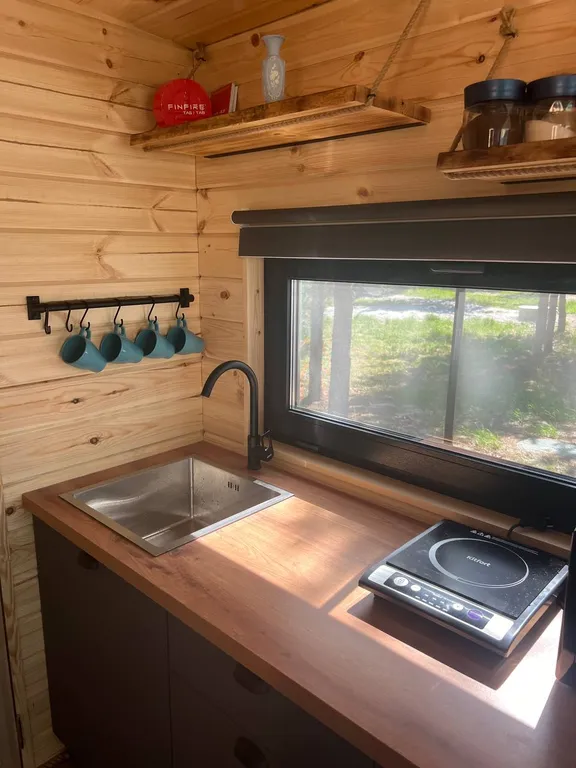 Уютный домик на берегу озера