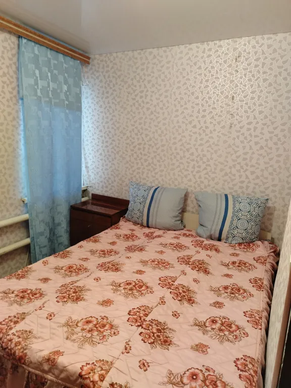 Дом недалеко от центра, во дворе беседка для отдыха