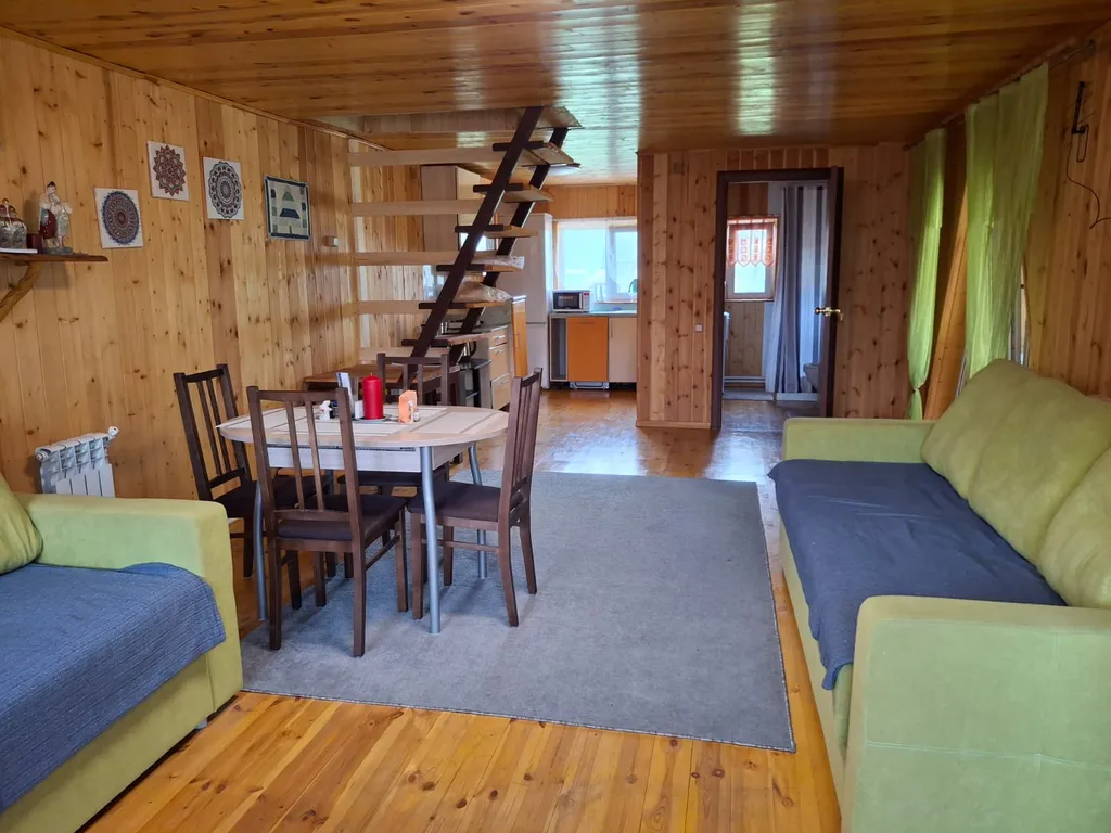 Уютная студия с видом на Катунь и Гору