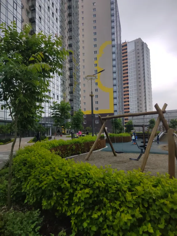 ЖК с охраняемой закрытой территорией большой детской зоной