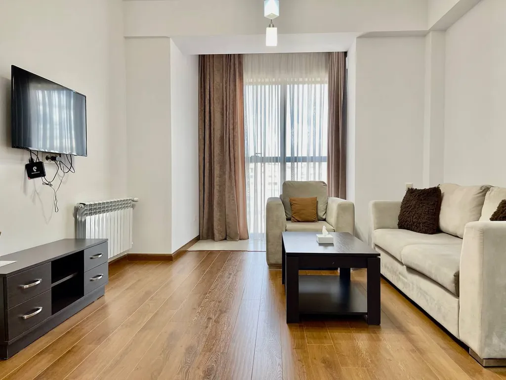 Prime apartment on Buzand 17