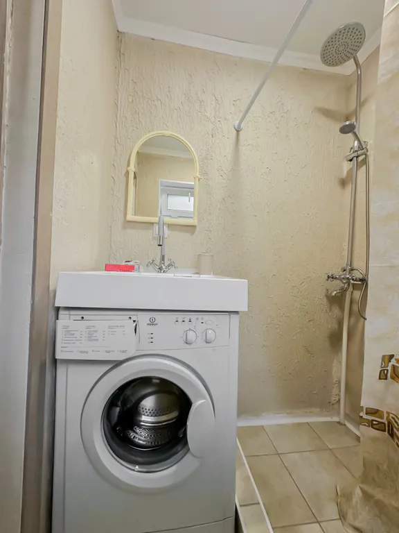 Дом в тихом районе с бесплатной парковкой для путешественников на авто