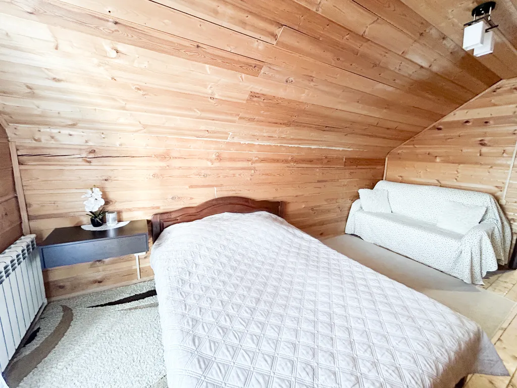 Дом с баней и бассейном