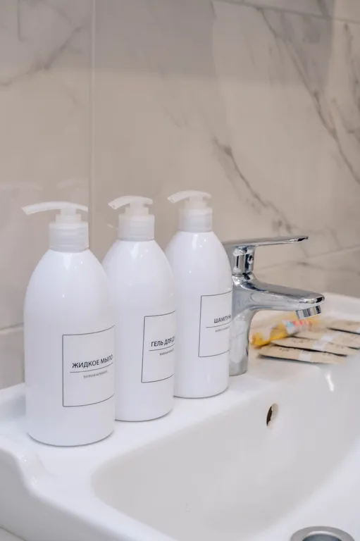 Уютная студия в новом доме с красивым видом из окна