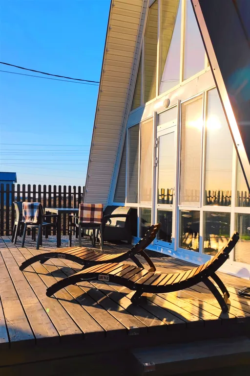 Панорамный домик с теплым бассейном в пяти минутах ходьбы от города