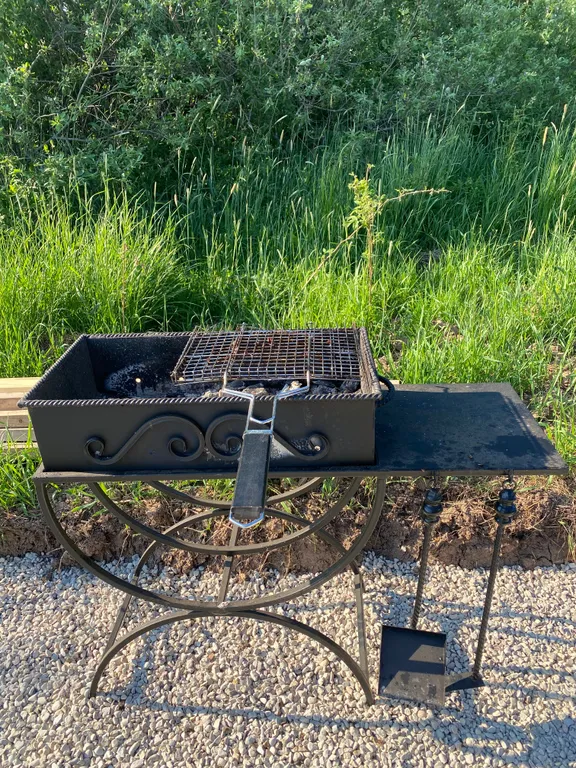 Smaland Musta House на берегу реки