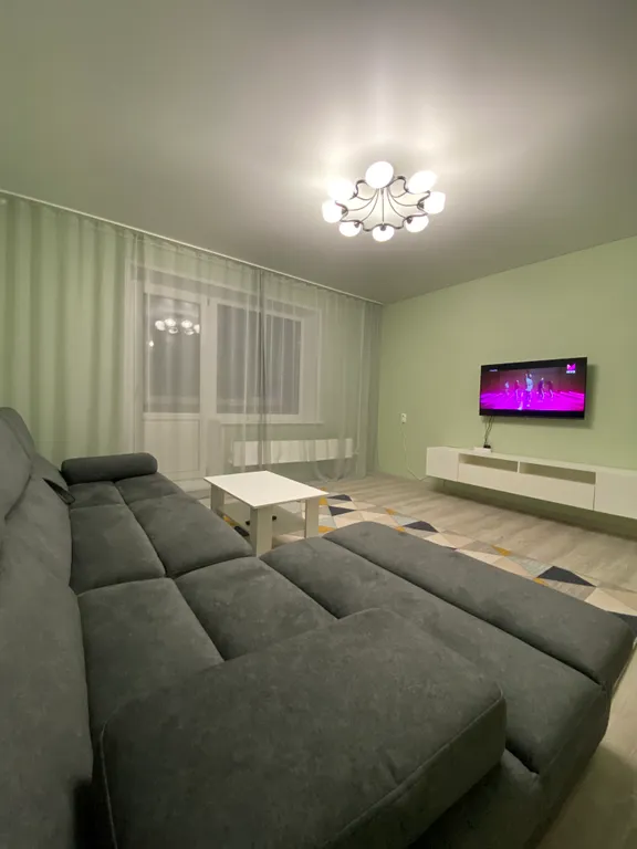 Уютная и светлая квартира в центре города — аренда посуточно в Абакан