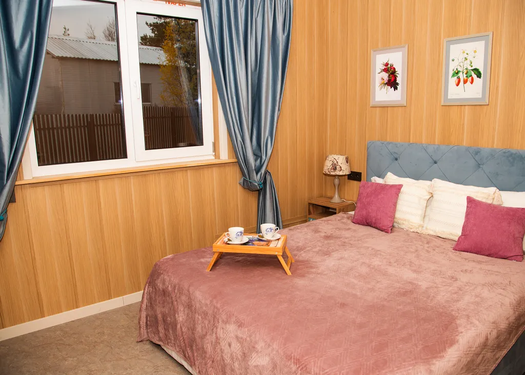 Коттедж Домик в стиле прованс с видом на бассейн — Сойкино