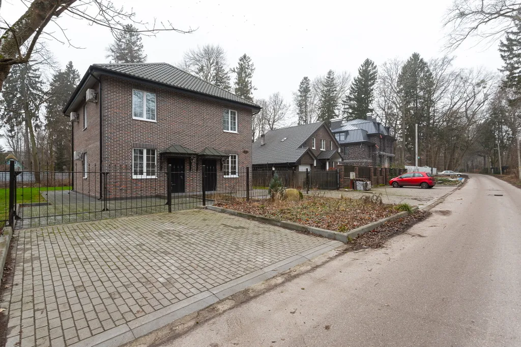 На первой линии от моря сдам полдома