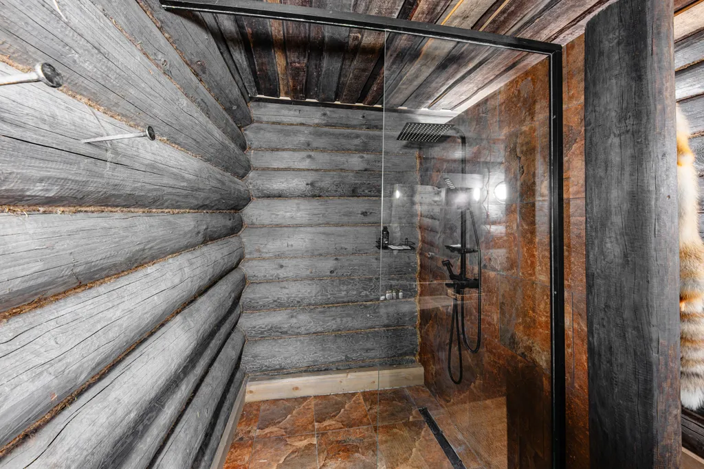 Дом  с летней кухней на три спальни с камином и террасой